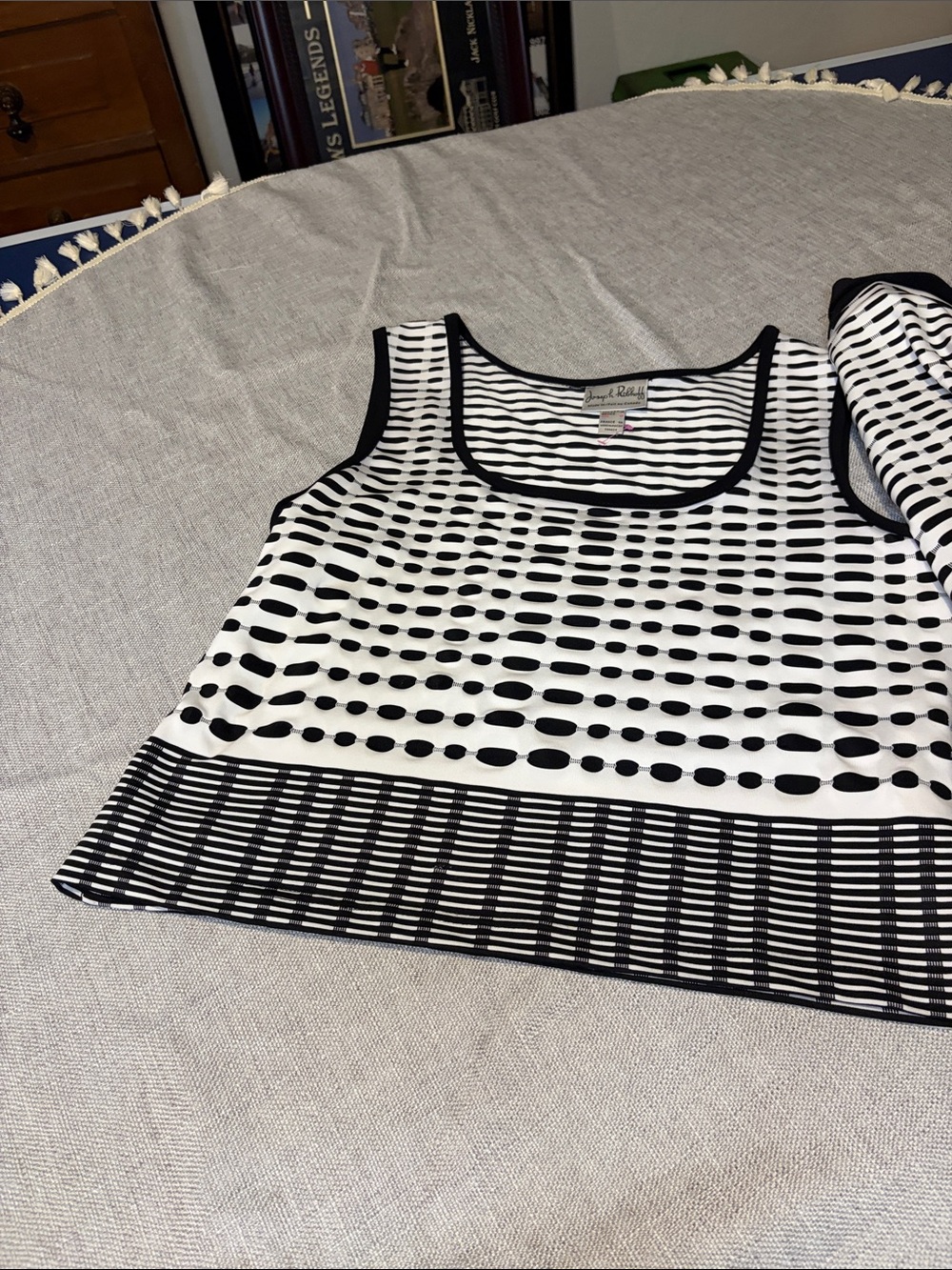 Joseph Ribkoff Set Cardi and Shell - Picture 2 of 16